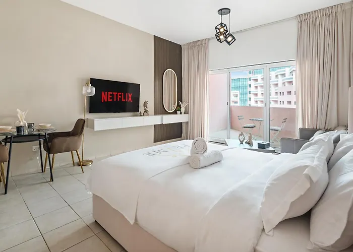 Sunny Studio Perfect For Discovery Gardens Stays